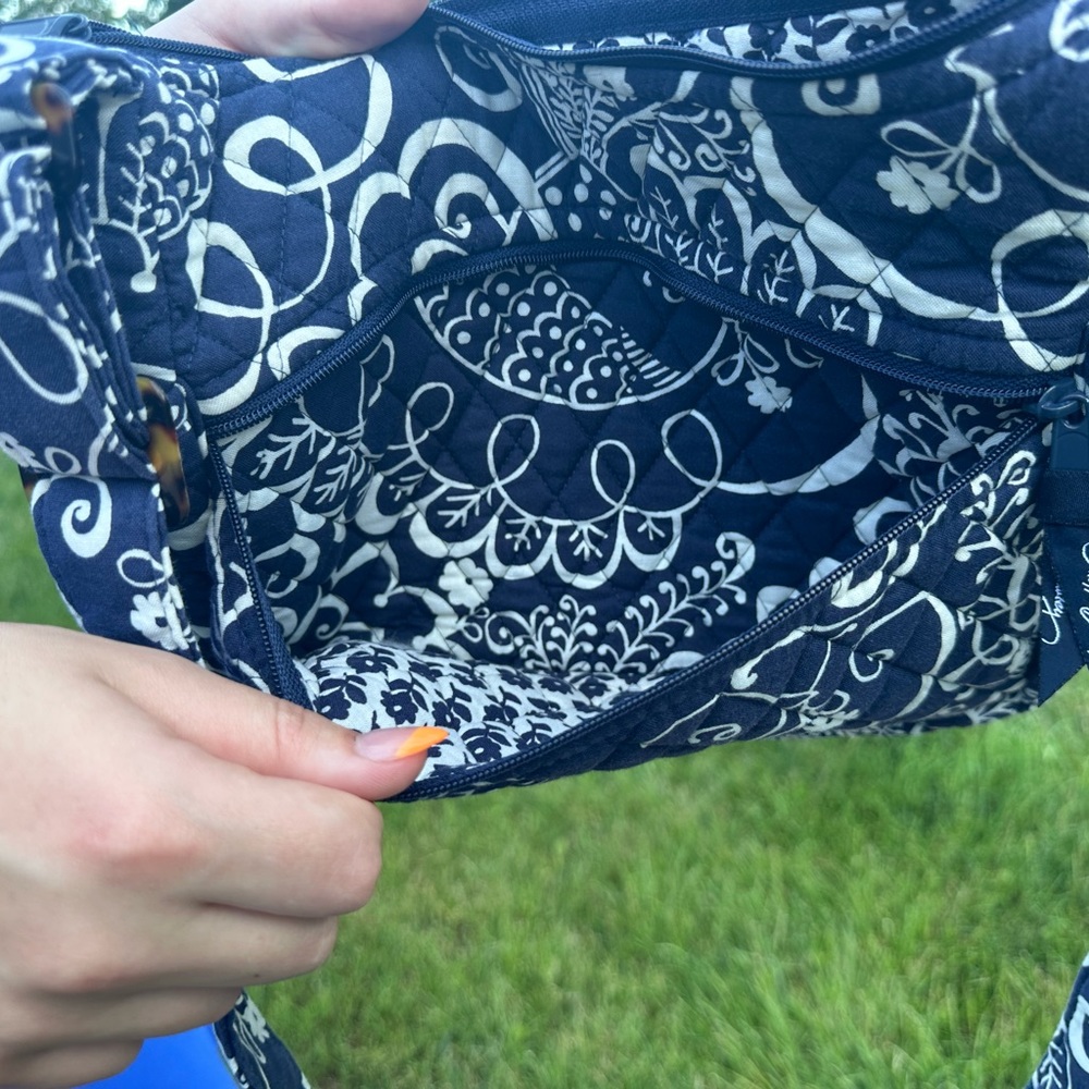 Vera Bradley navy blue and white crossbody/shoulder bag - Picture 5 of 8